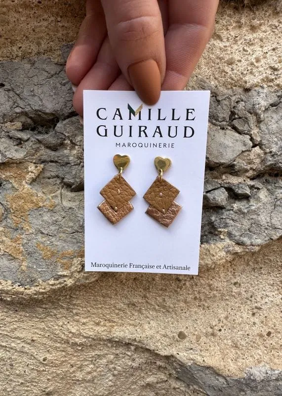 Camille Guiraud coeur boucles d'oreilles camel rose métallisé