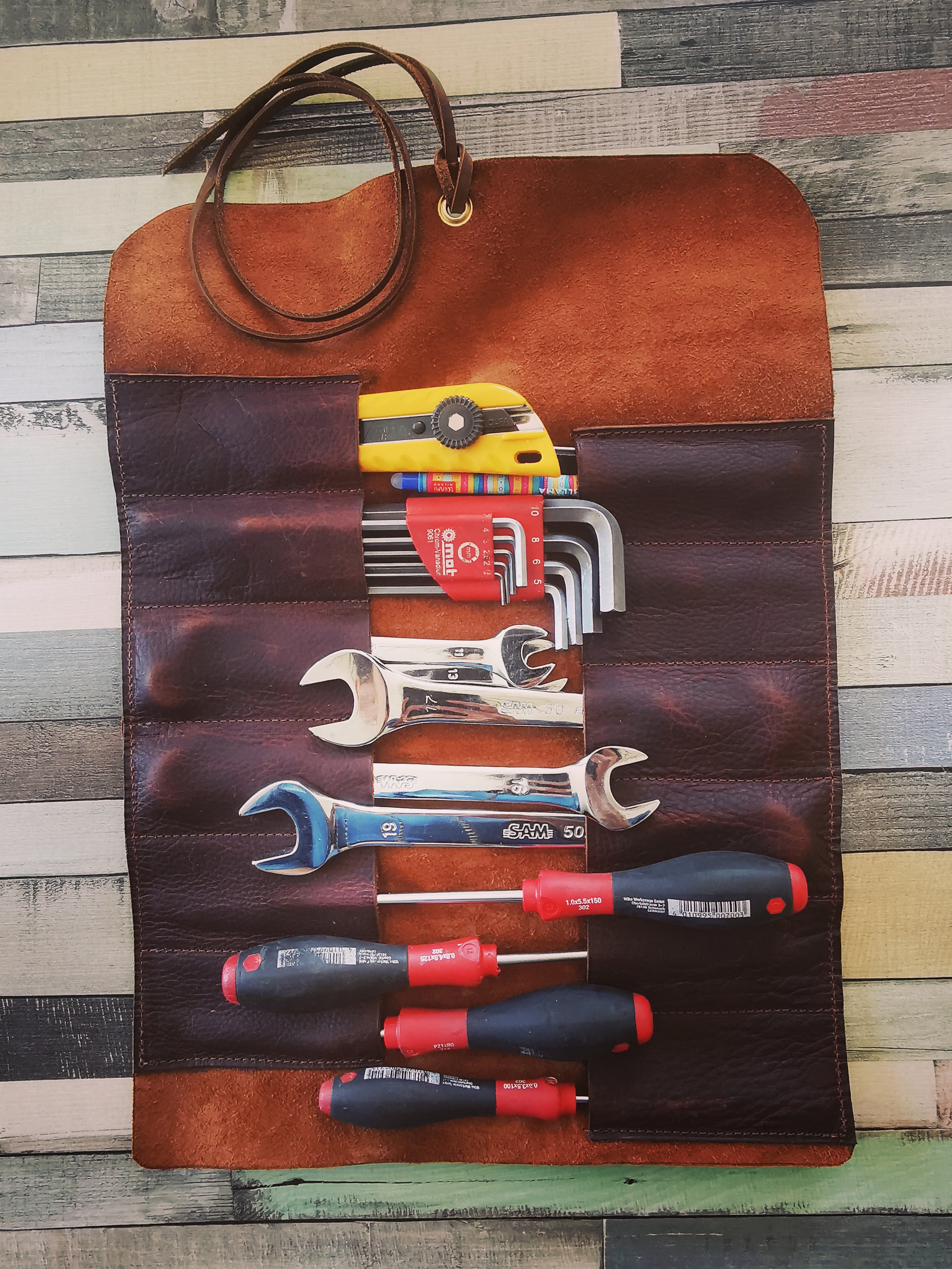 Fleur d’Orage Pochette à outils cuir marron orangé 12 cases