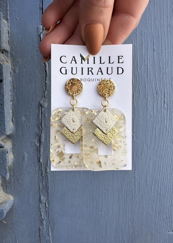 Camille Guiraud Julie rectangle boucles d'oreilles blanc doré cuir