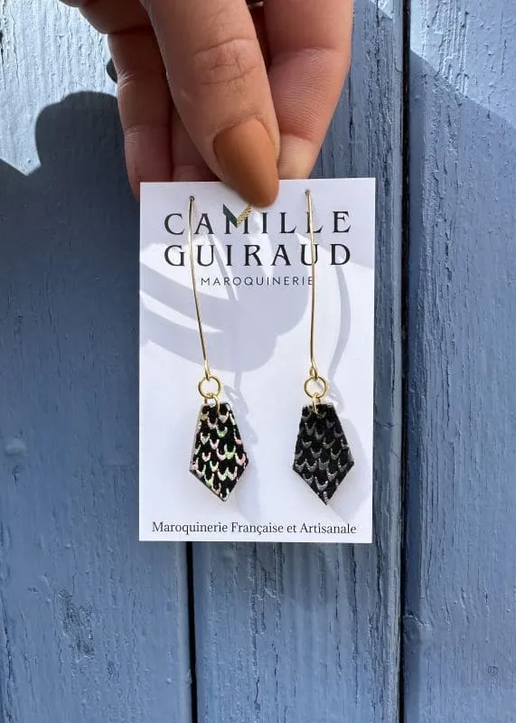Camille Guiraud Écailles boucles pendantes cuir liège doré