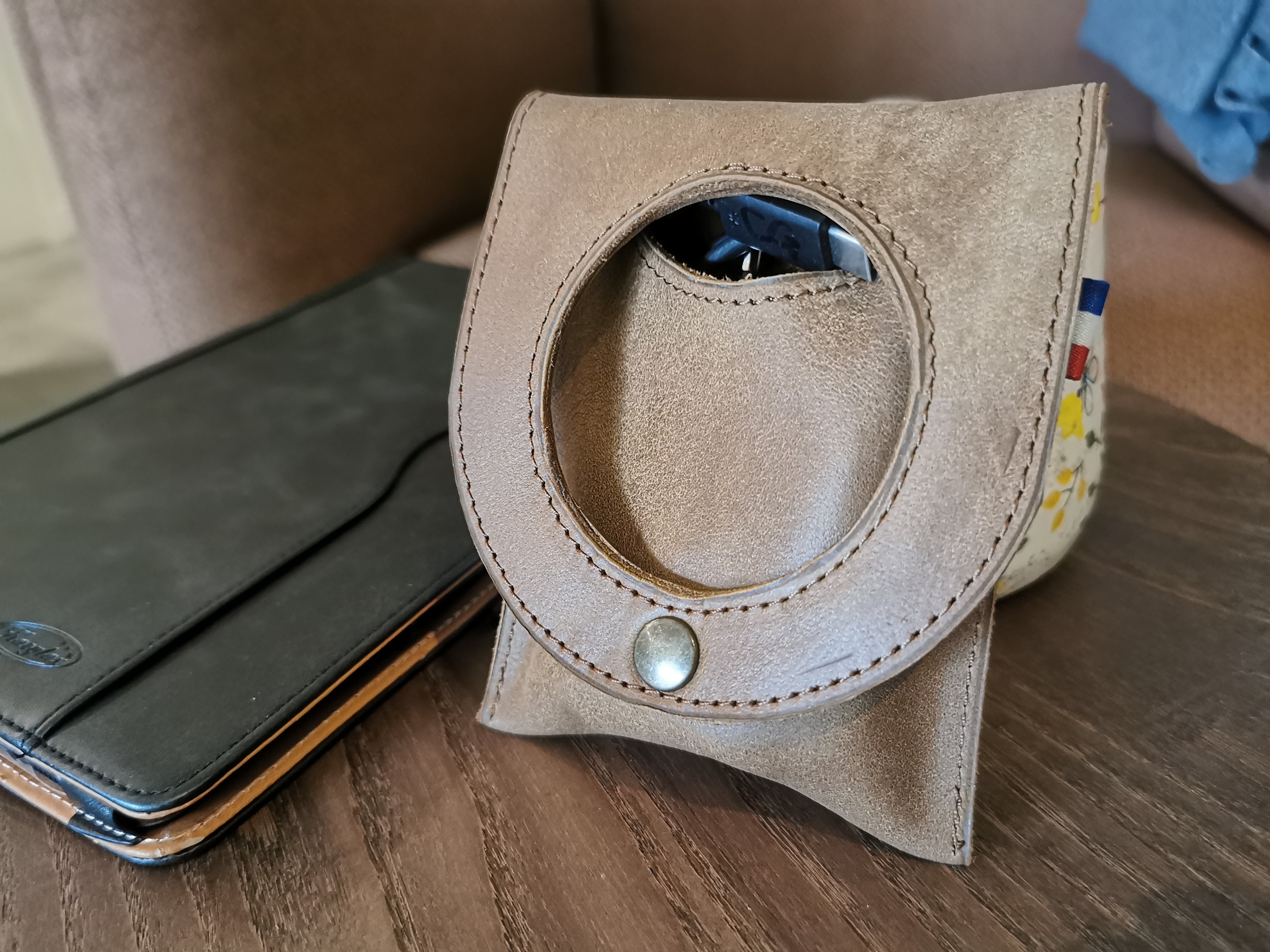 Fleur d'Orage étui chargeur cuir café nubuck