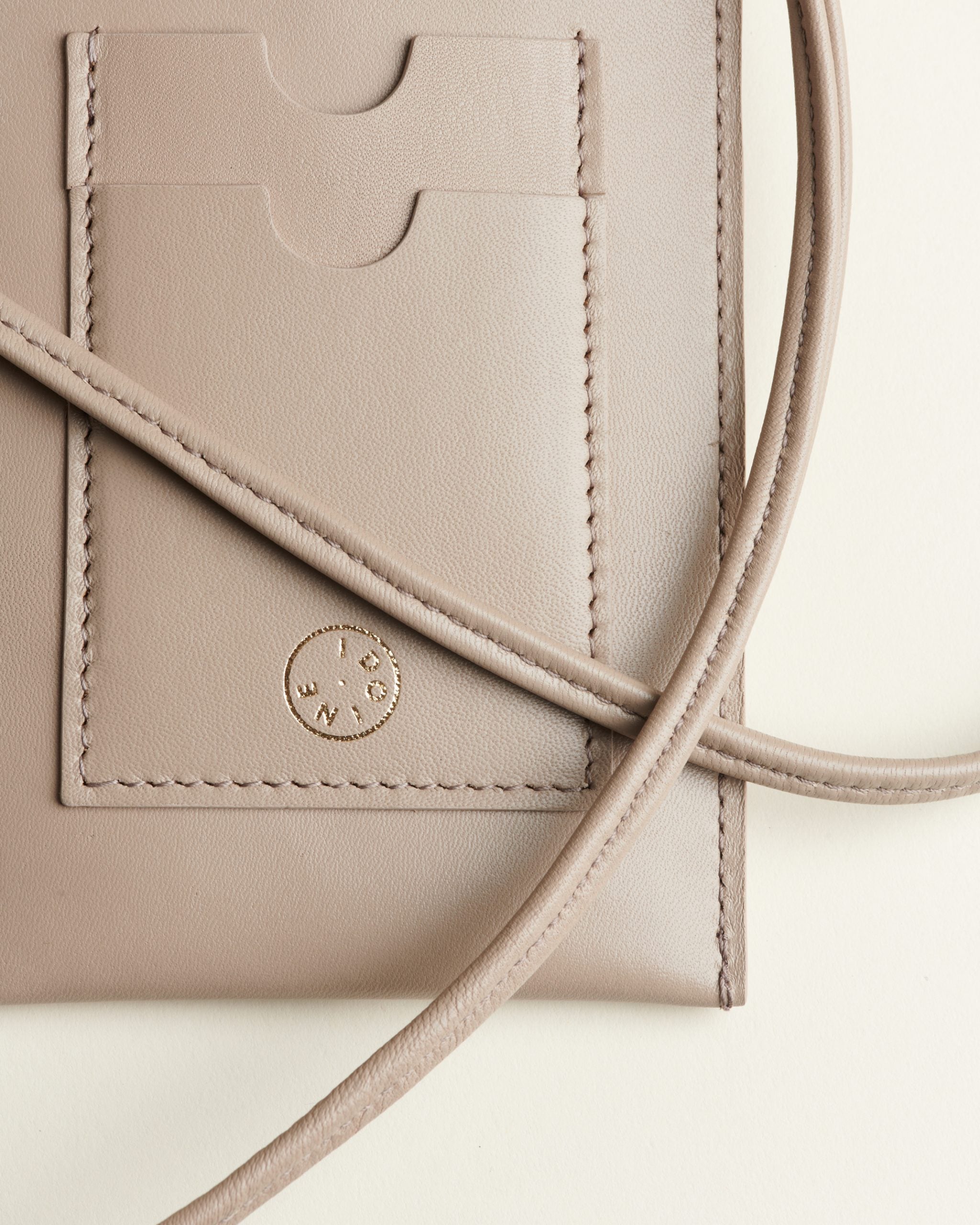 Idoine Pochettes Taupe pochette smartphone cuir agneau