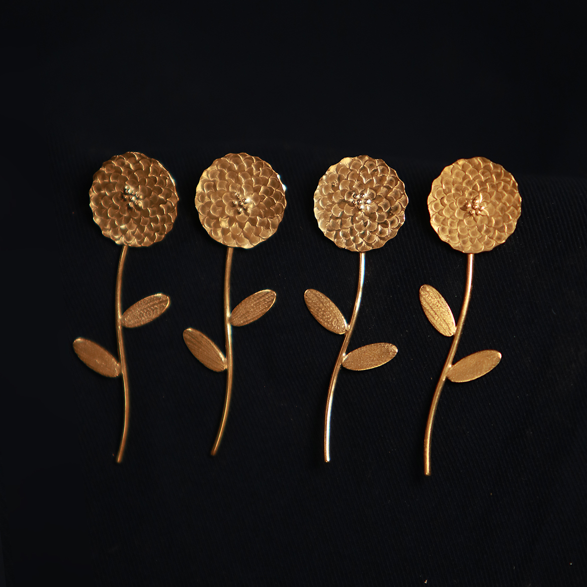 KIM JUDE Dahlia pin's broche fantaisie légère