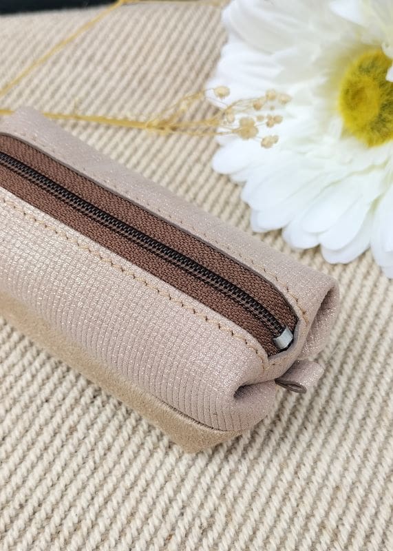 Camille Guiraud Baby-trousse beige carreau paillettes cuir tissu