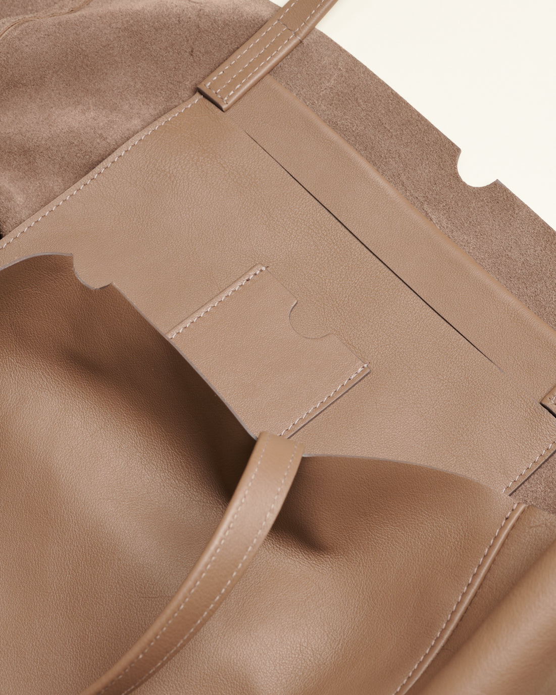 Idoine Soie de Cuir Taupe cabas cuir veau sans initiales
