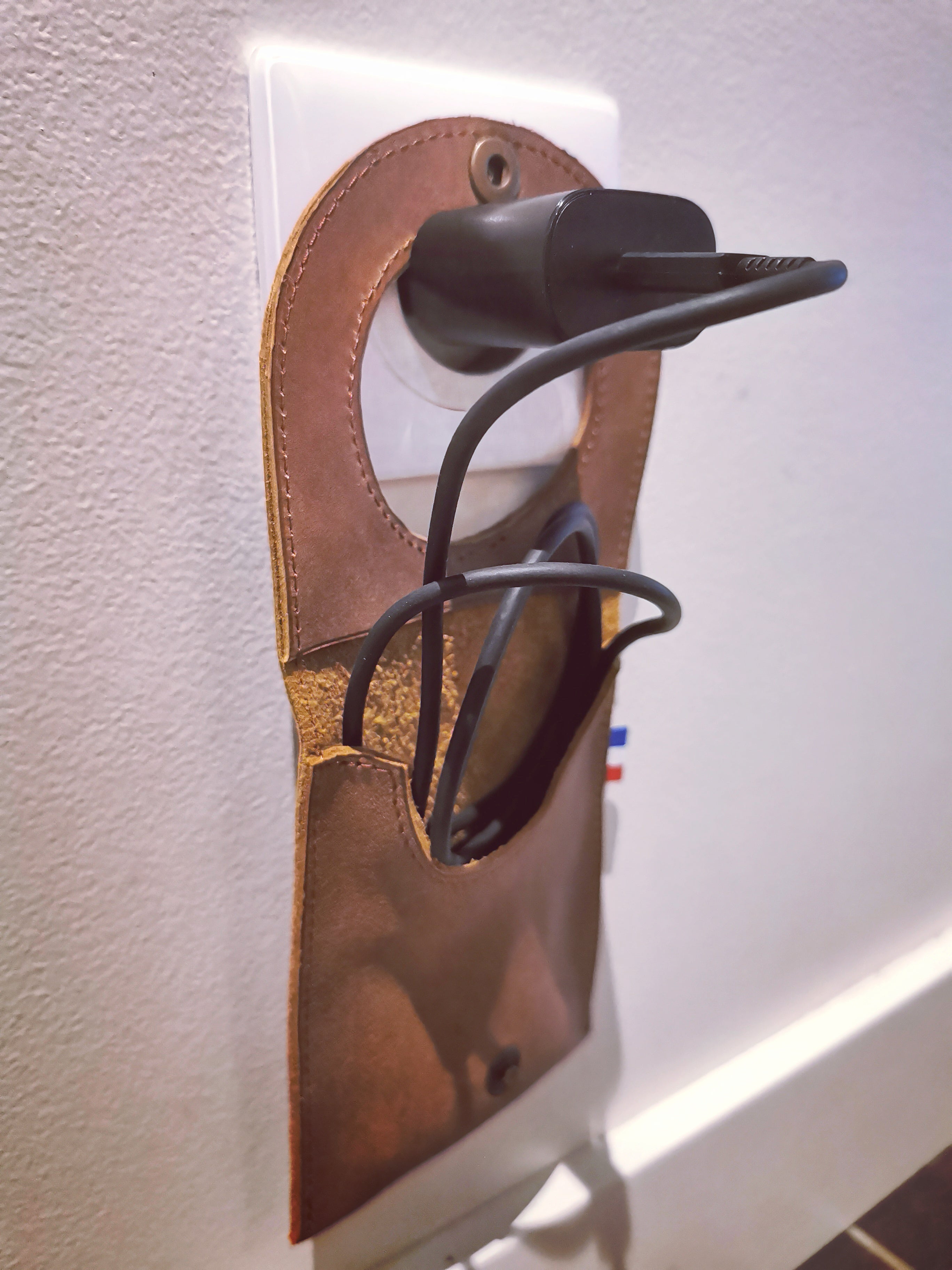 Fleur d'Orage étui chargeur cuir café nubuck