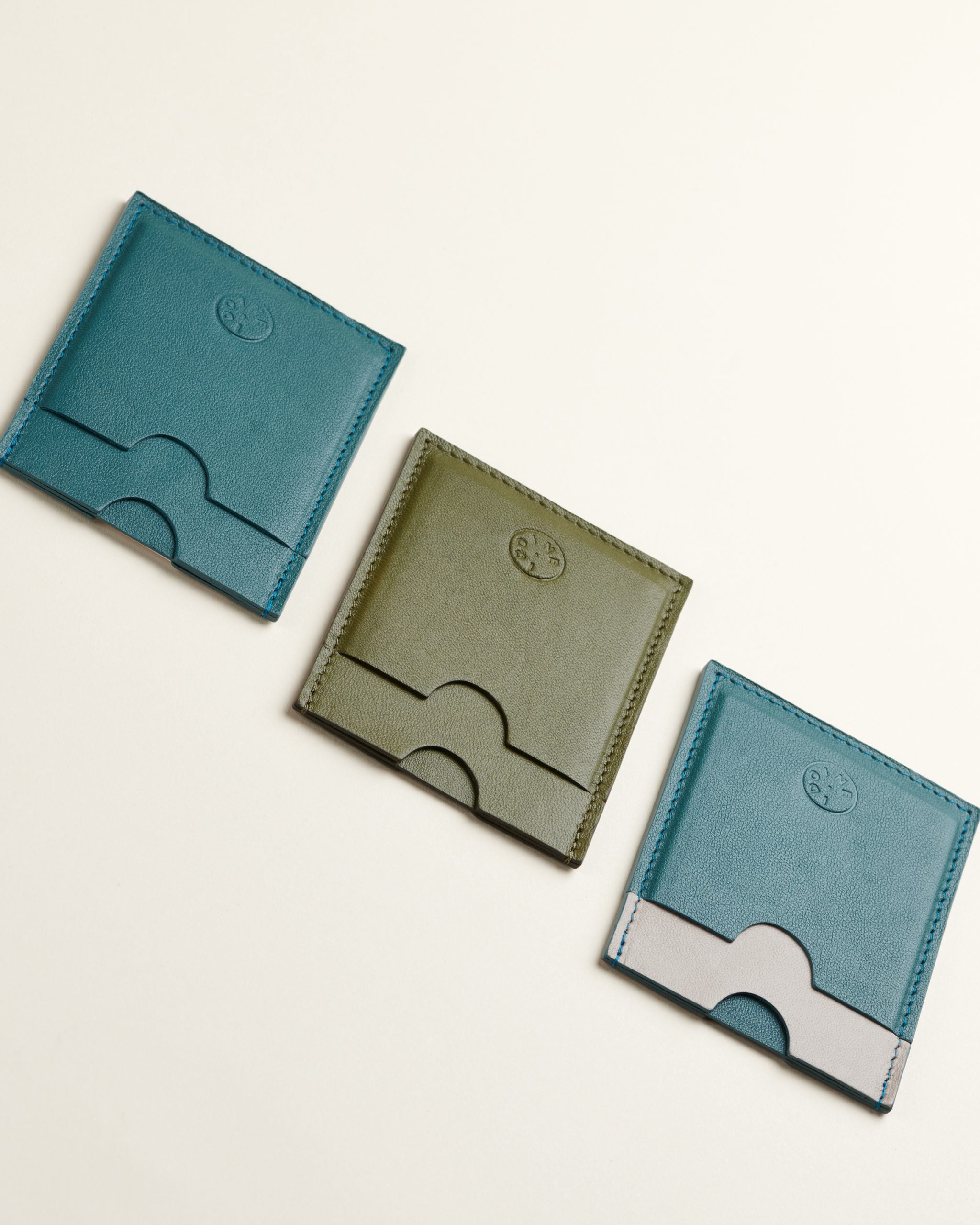 Idoine Canard porte-cartes bleu canard cuir agneau sans initiales
